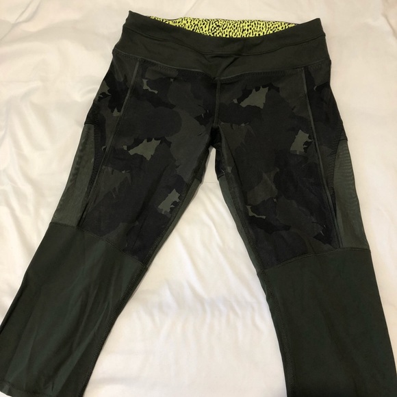 Lululemon army workout capris - Picture 2 of 2